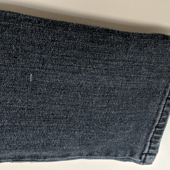 BCBG MaxAzria Straight leg jean size 30 - Picture 6 of 13